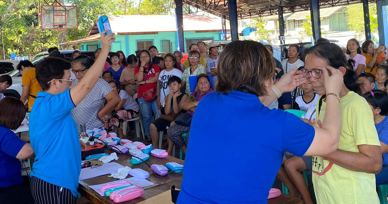 Prescription glasses distribution in Candelaria, Zambales